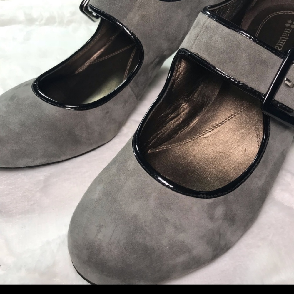 Naturalizer Gray Suede Heel.